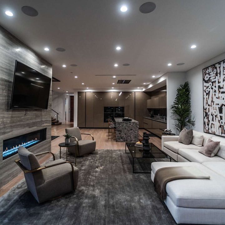 Luxuriöses Wohnzimmer einer modernen Villa – Hochwertige Innenaufnahme für Immobilienmarketing