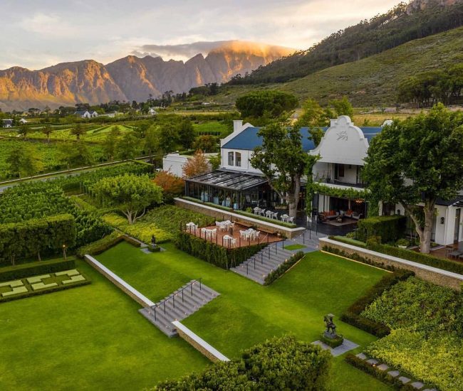 Luxuriöse Villa in Südafrika mit moderner Architektur und großzügigem Grundstück